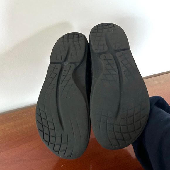 OOFOS Black Thong Rubber Comfort Flip-Flop Sandal Unisex - Picture 5 of 6